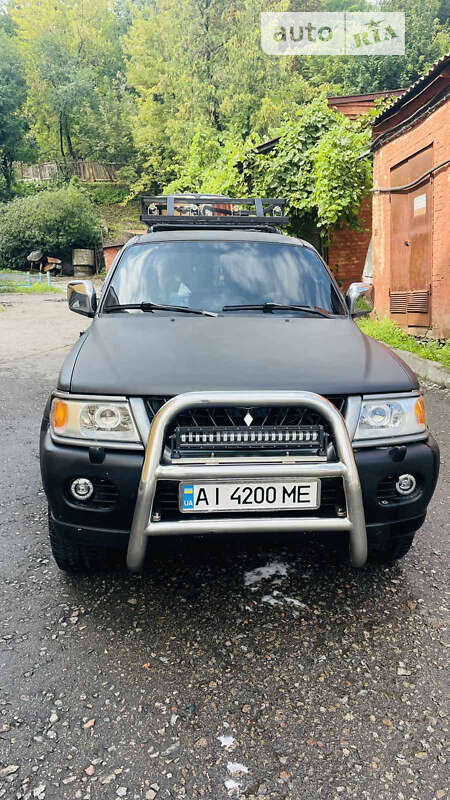 Mitsubishi Pajero sport (2004)