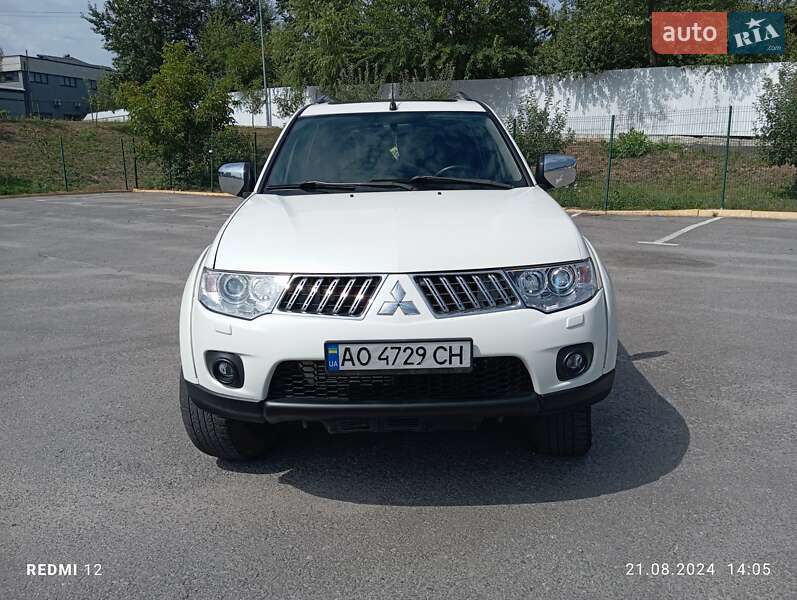 Mitsubishi Pajero sport (2012)