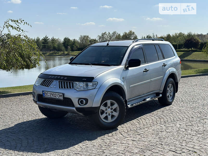 Mitsubishi Pajero sport (2011)