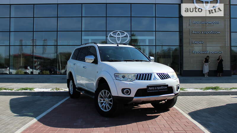 Mitsubishi Pajero sport (2011)