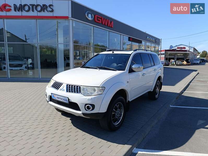 Mitsubishi Pajero sport (2012)