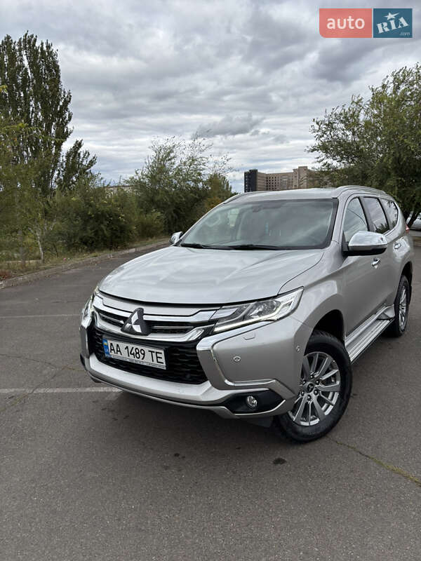 Mitsubishi Pajero sport (2017)