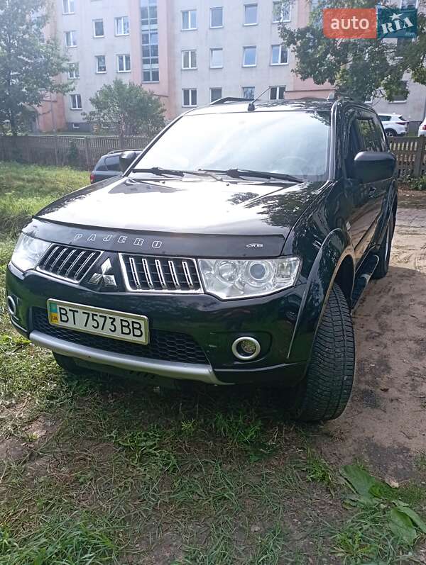 Mitsubishi Pajero sport (2011)