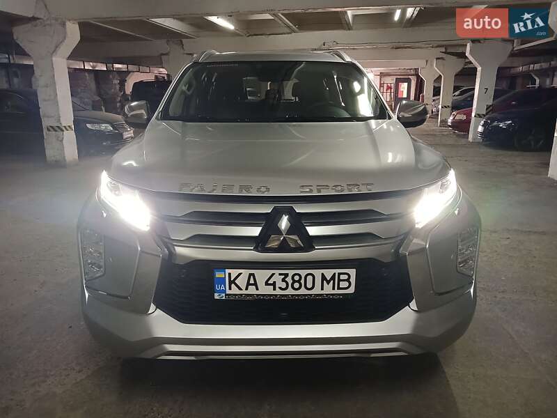 Mitsubishi Pajero sport (2020)
