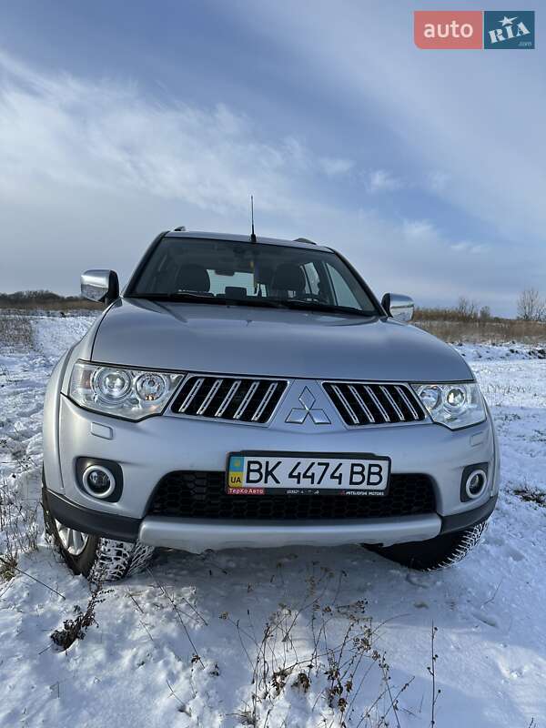 Mitsubishi Pajero sport (2011)