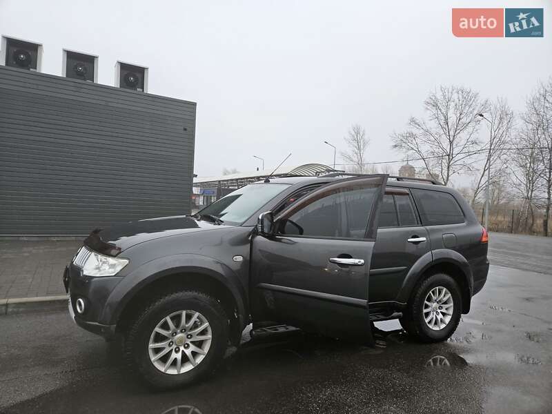 Mitsubishi Pajero sport (2011)