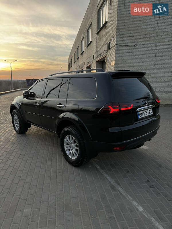 Mitsubishi Pajero sport (2010)