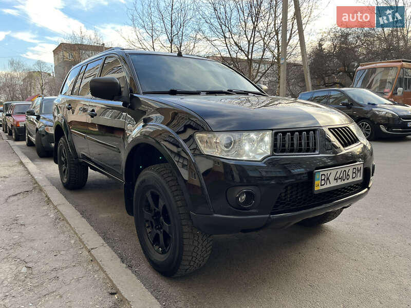 Mitsubishi Pajero sport (2012)