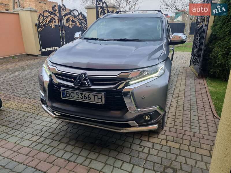 Mitsubishi Pajero sport (2017)