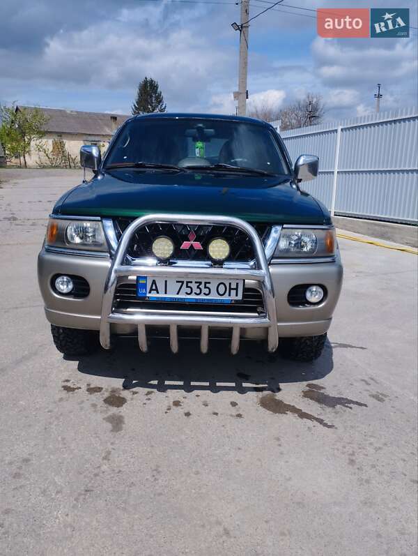 Mitsubishi Pajero sport (2000)