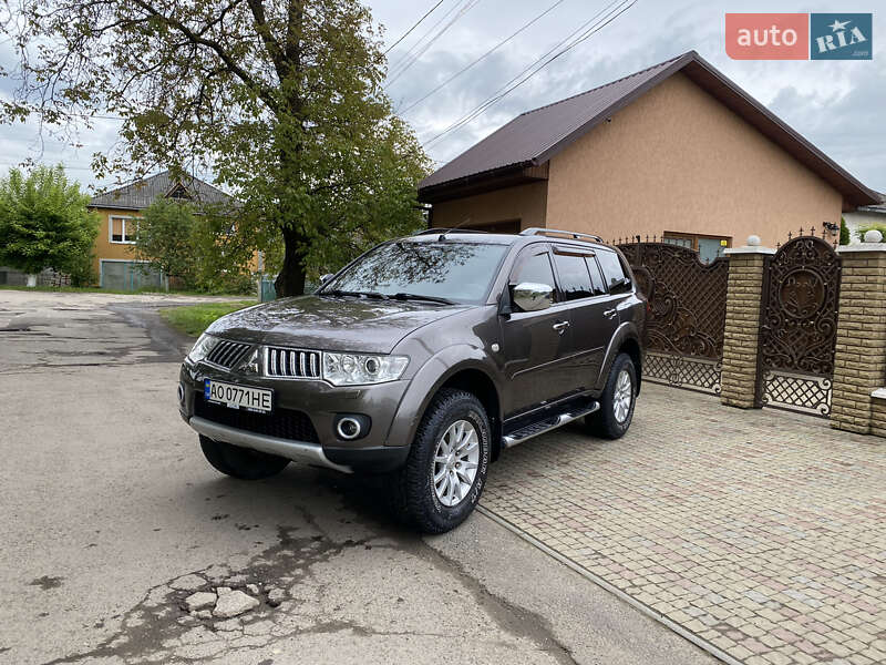 Mitsubishi Pajero sport (2012)