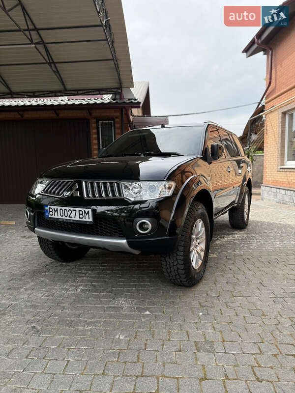 Mitsubishi Pajero sport (2010)