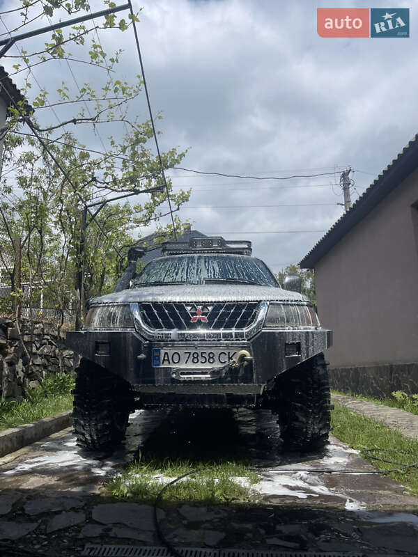 Mitsubishi Pajero sport (2002)