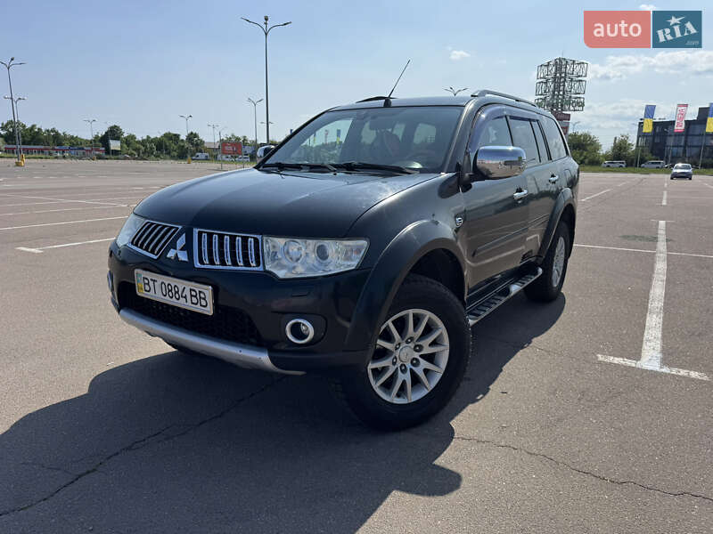 Mitsubishi Pajero sport (2013)