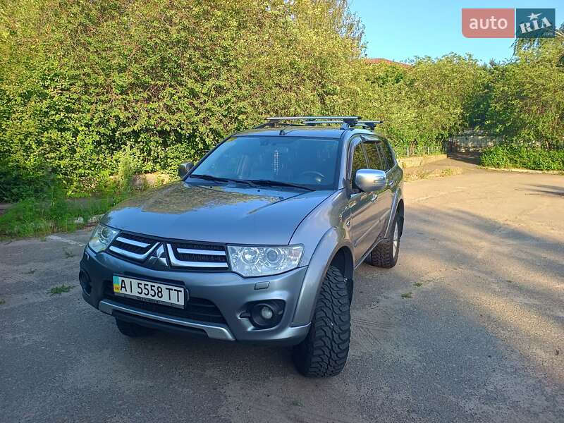 Mitsubishi Pajero sport (2013)