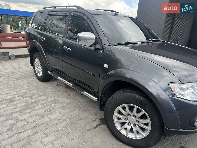 Mitsubishi Pajero sport (2011)