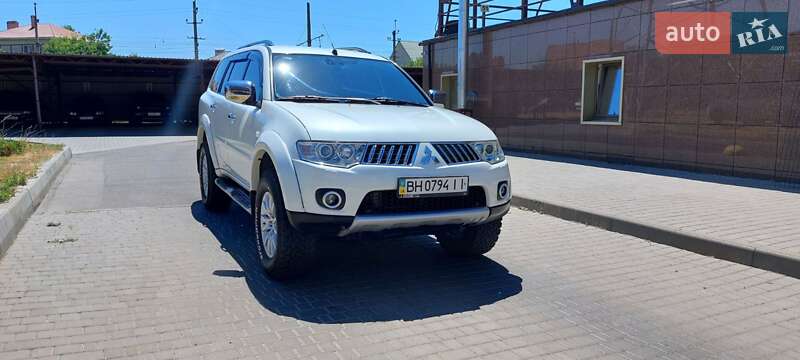 Mitsubishi Pajero sport (2012)