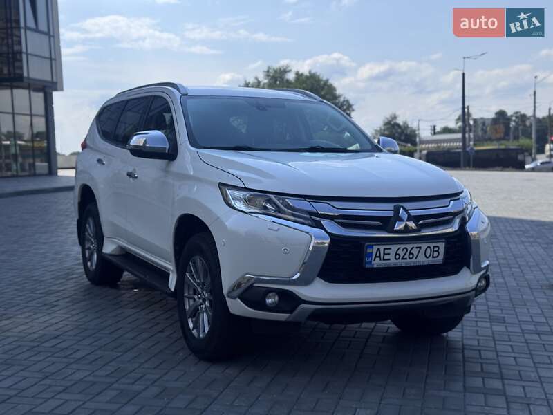 Mitsubishi Pajero sport (2017)