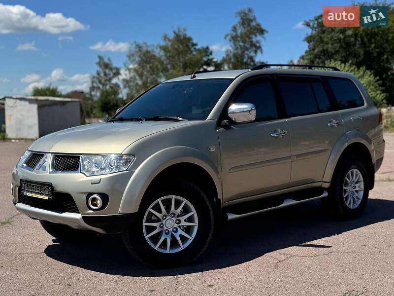 Mitsubishi Pajero sport (2011)