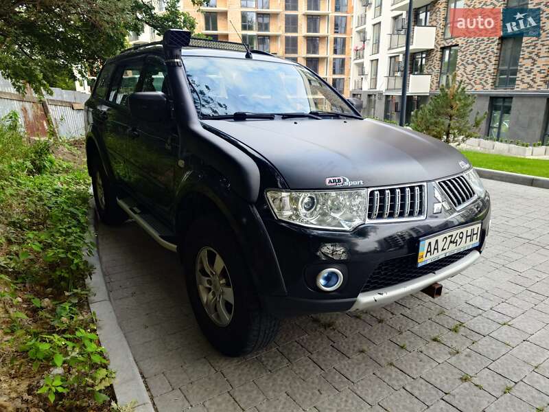 Mitsubishi Pajero sport (2012)