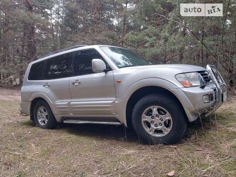 Mitsubishi Pajero wagon (2002)