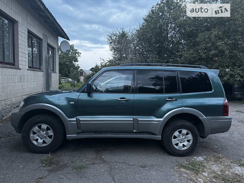 Mitsubishi Pajero wagon (2004)