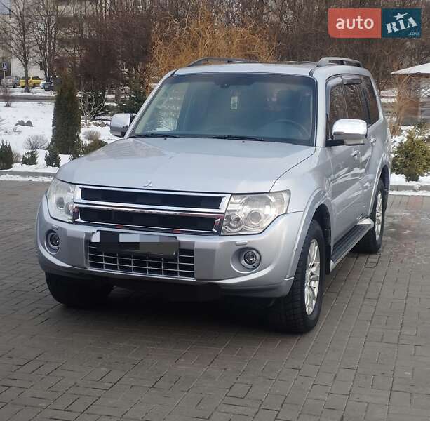 Mitsubishi Pajero wagon (2014)