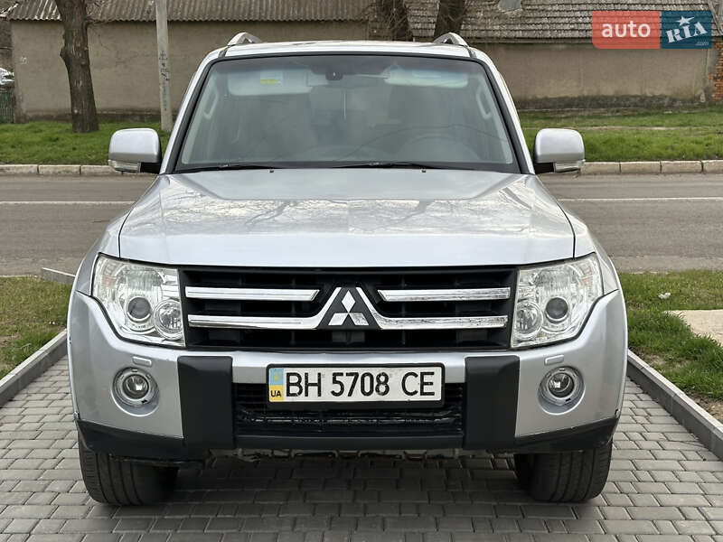Mitsubishi Pajero wagon (2008)