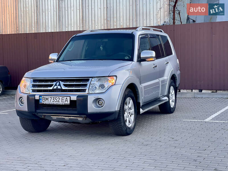 Mitsubishi Pajero wagon (2009)