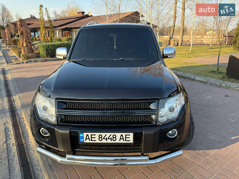 Mitsubishi Pajero wagon (2008)