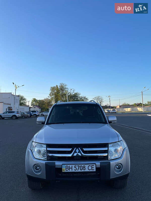 Mitsubishi Pajero wagon (2008)
