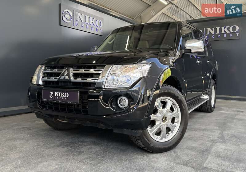 Mitsubishi Pajero wagon (2012)