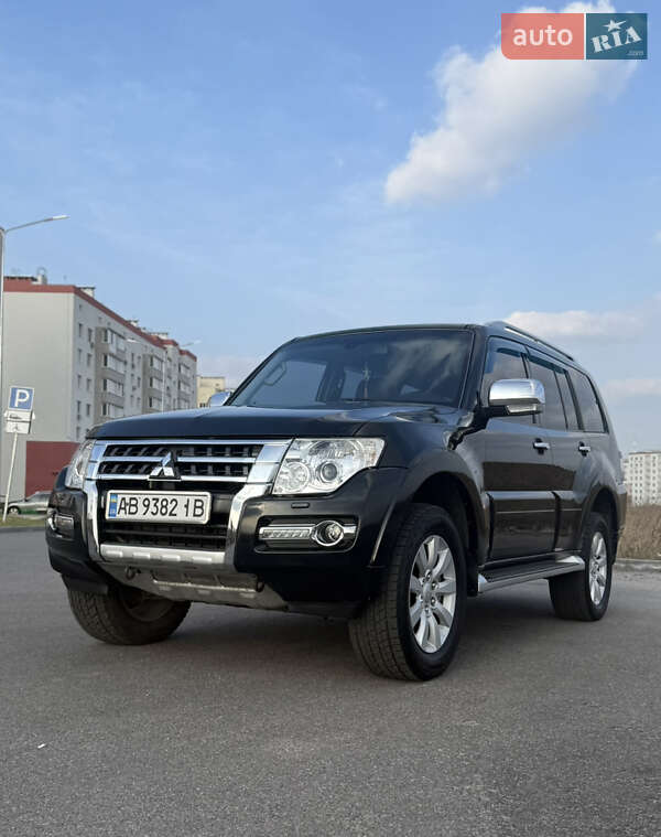 Mitsubishi Pajero wagon (2011)