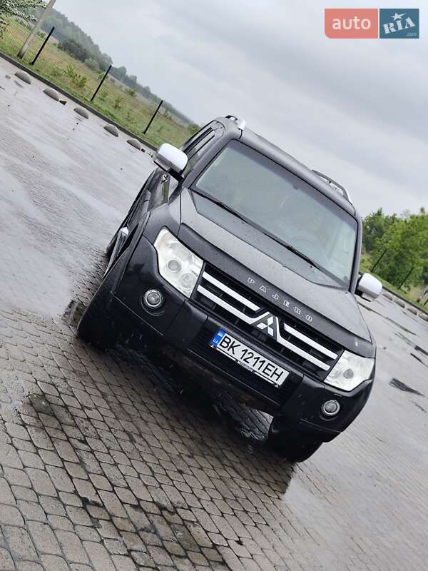 Mitsubishi Pajero wagon (2007)