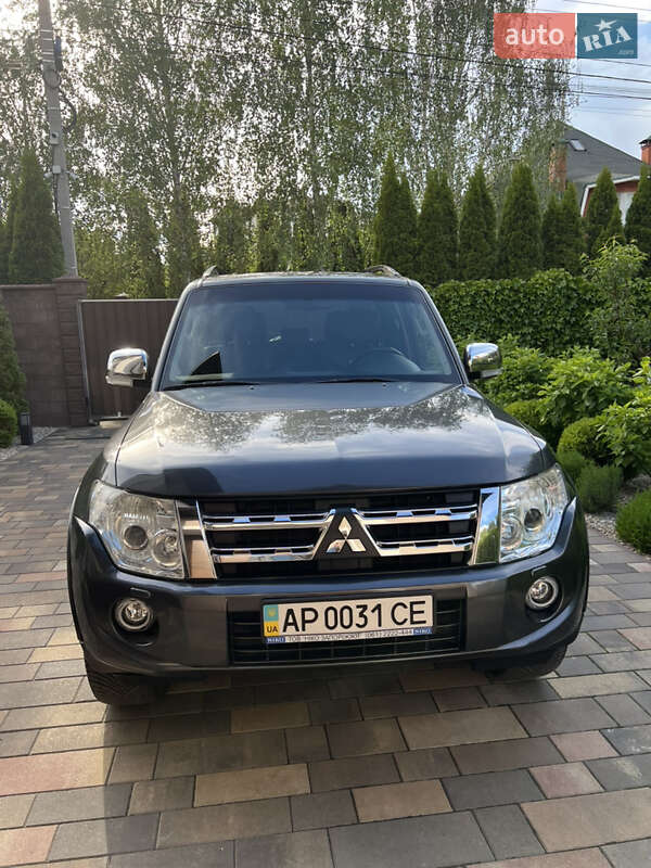Mitsubishi Pajero wagon (2012)