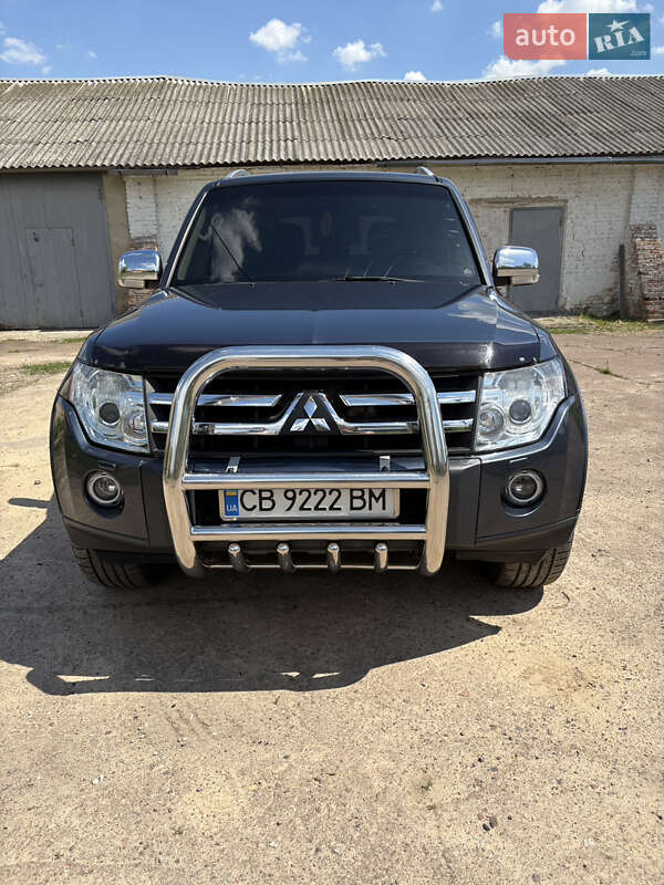 Mitsubishi Pajero wagon (2008)