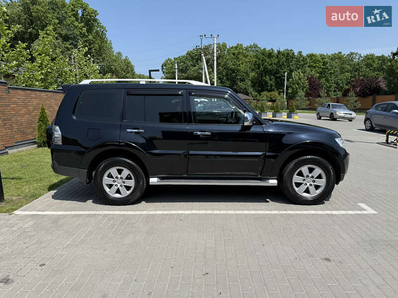 Mitsubishi Pajero wagon (2008)