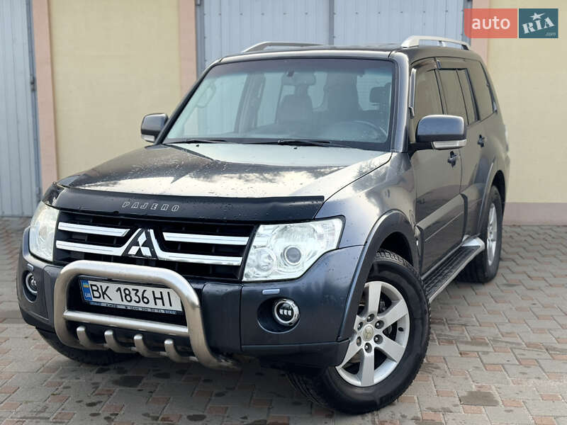 Mitsubishi Pajero wagon (2008)