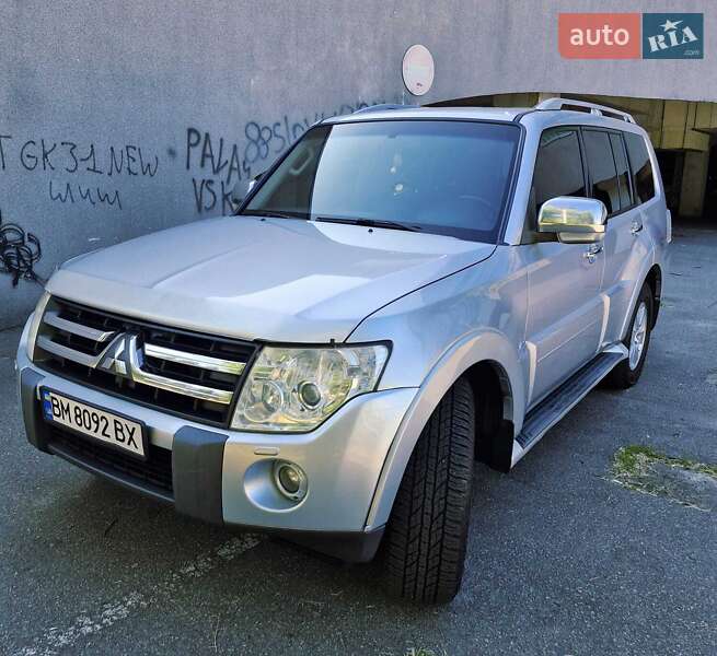 Mitsubishi Pajero wagon (2008)