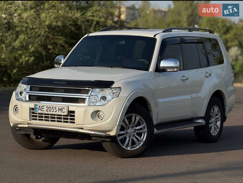 Mitsubishi Pajero wagon (2014)