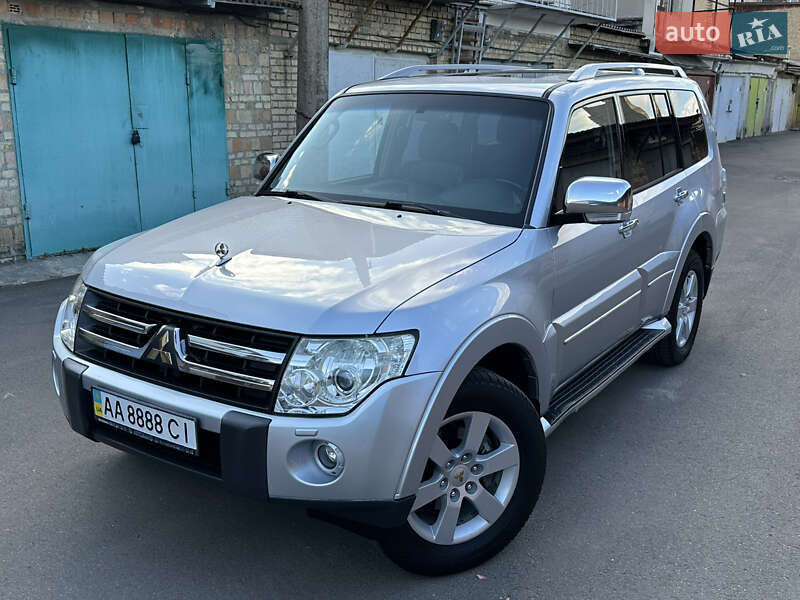 Mitsubishi Pajero wagon (2008)