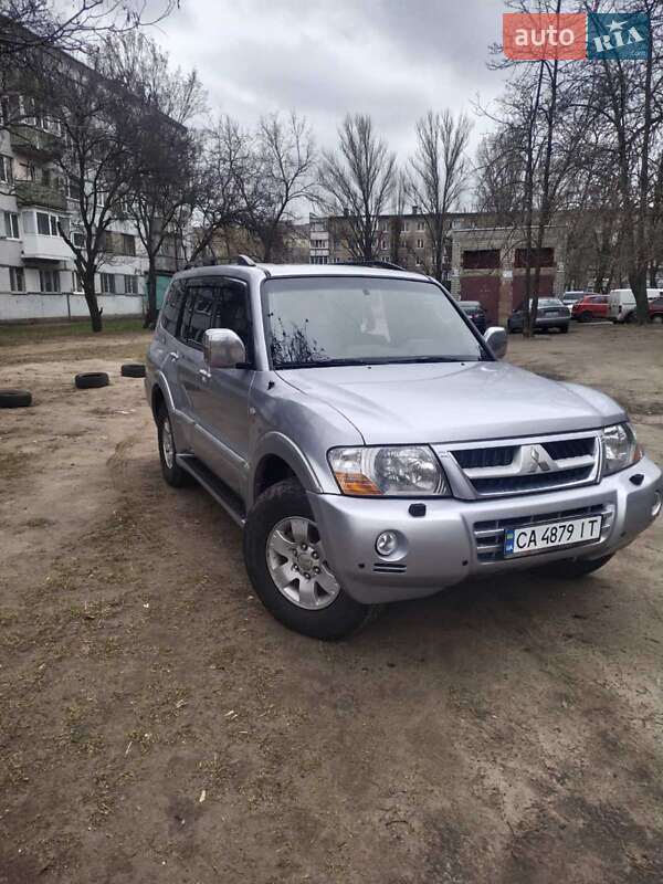 Mitsubishi Pajero wagon (2007)