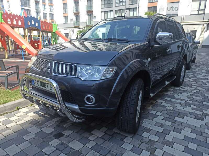 Mitsubishi Pajero sport (2012)