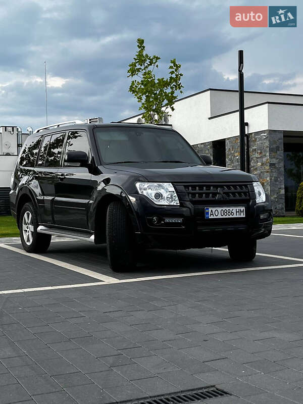 Mitsubishi Pajero (2011)