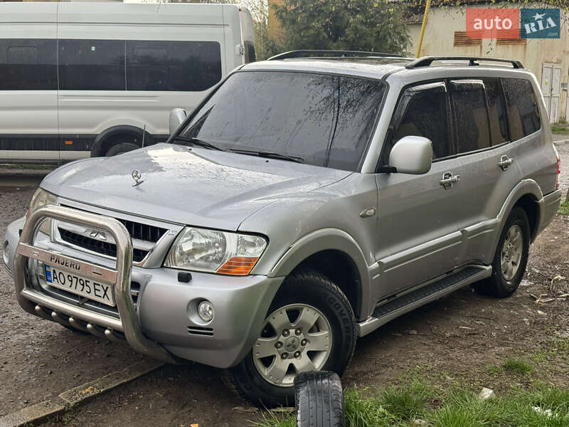 Mitsubishi Pajero (2004)