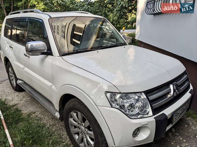 Mitsubishi Pajero (2011)