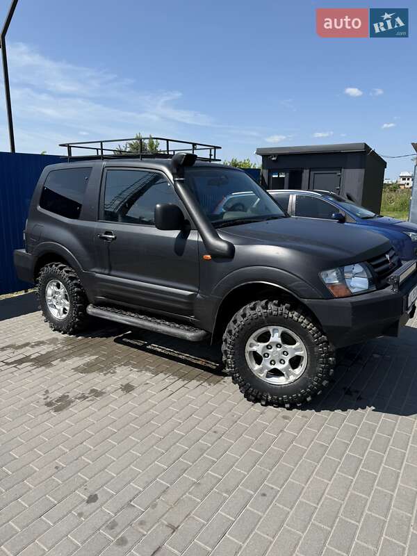 Mitsubishi Pajero (2000)