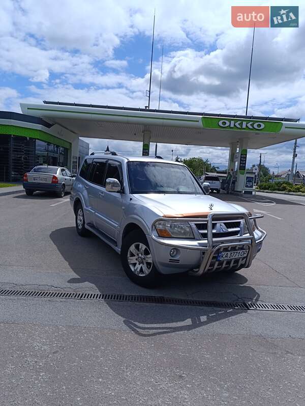 Mitsubishi Pajero (2004)