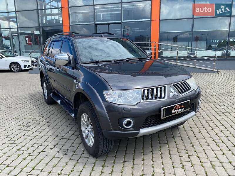 Mitsubishi Pajero (2011)