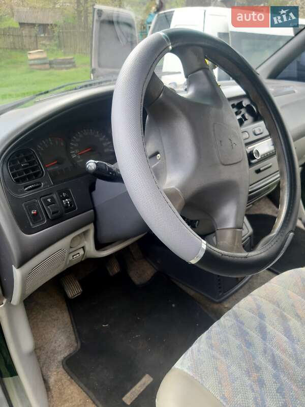 Mitsubishi Space gear (2000)